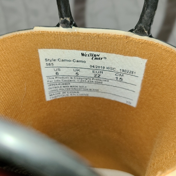 Western chief Boys boots size 6 - Picture 2 of 7